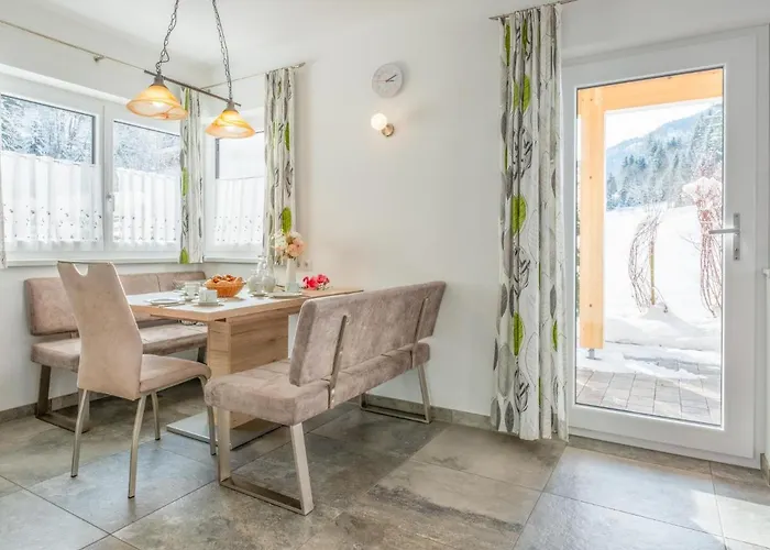 Blick Auf Den Rettenstein 1 *